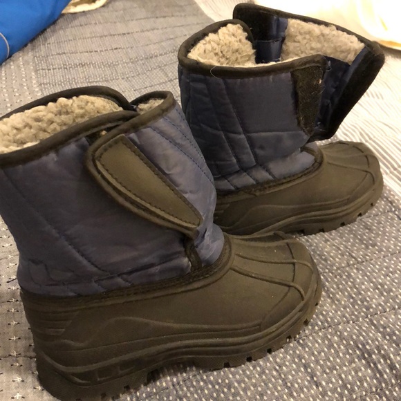 3/$15 Toddler Boys Winter boots in navy and black-size 9.5. - Picture 4 of 9